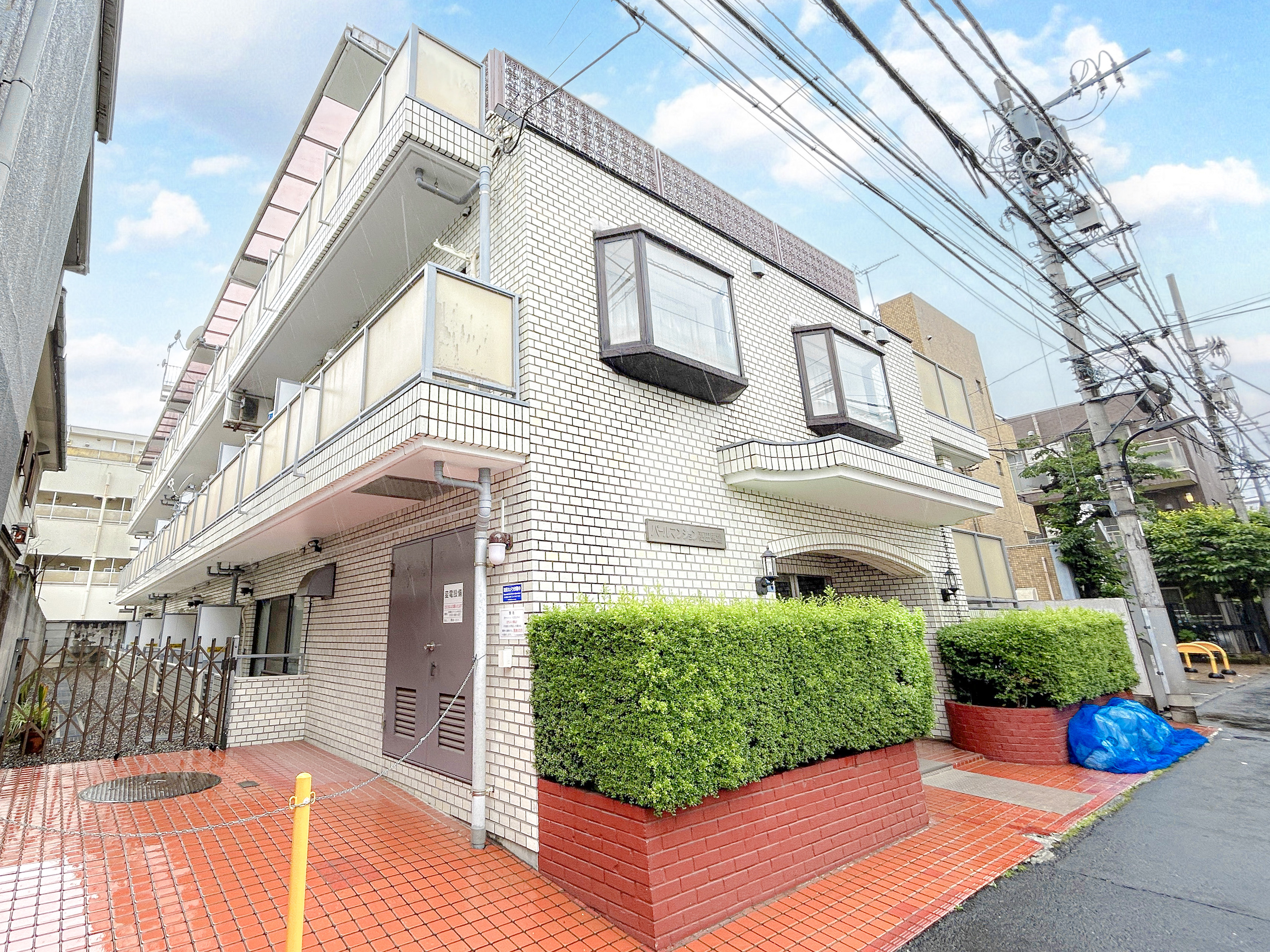 Pearl Mansion Takadanobaba 301 | 5-minute walk to two stations, southwest corner apartment — photo