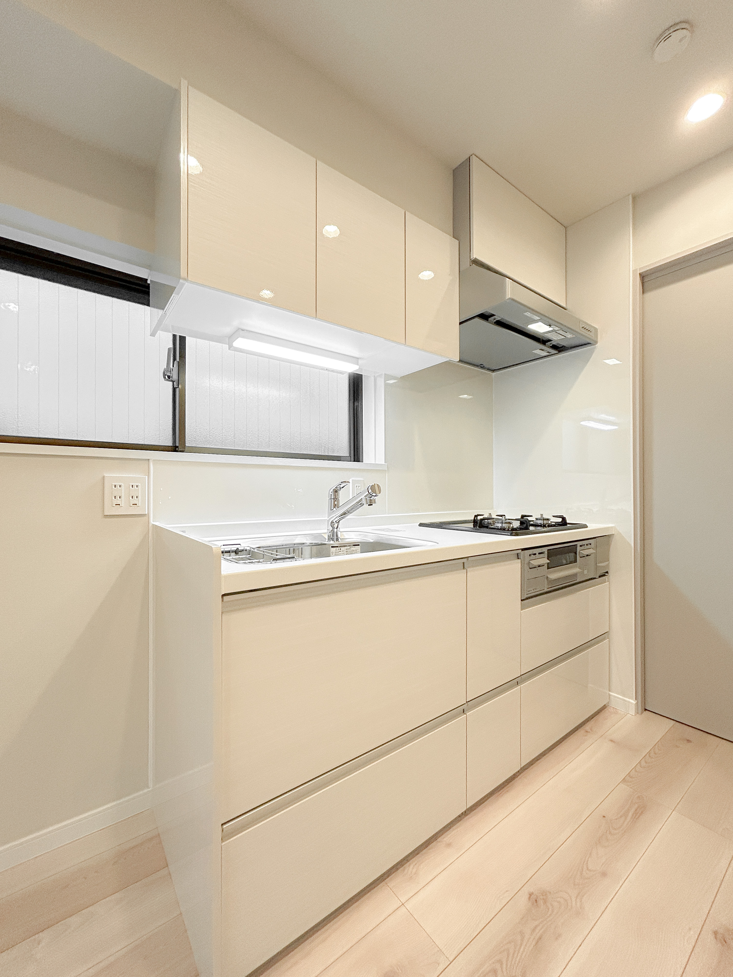 Pearl Mansion Takadanobaba 301 | 5-minute walk to two stations, southwest corner apartment — photo
